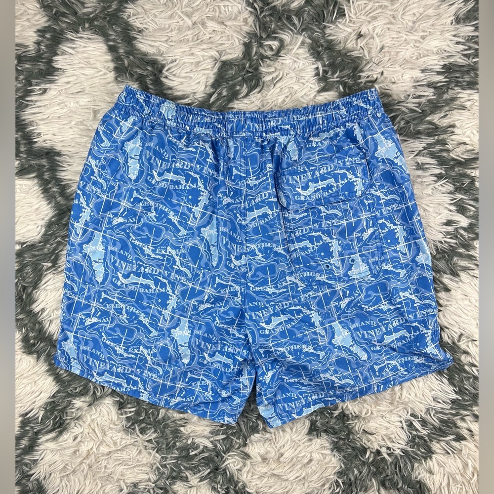 Vineyard Vines Men's Swim Trunks Size Medium Blue White Whales - Picture 7 of 11